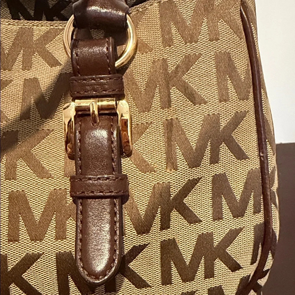 Michael Kors Canvas Jet Set Travel tote bag